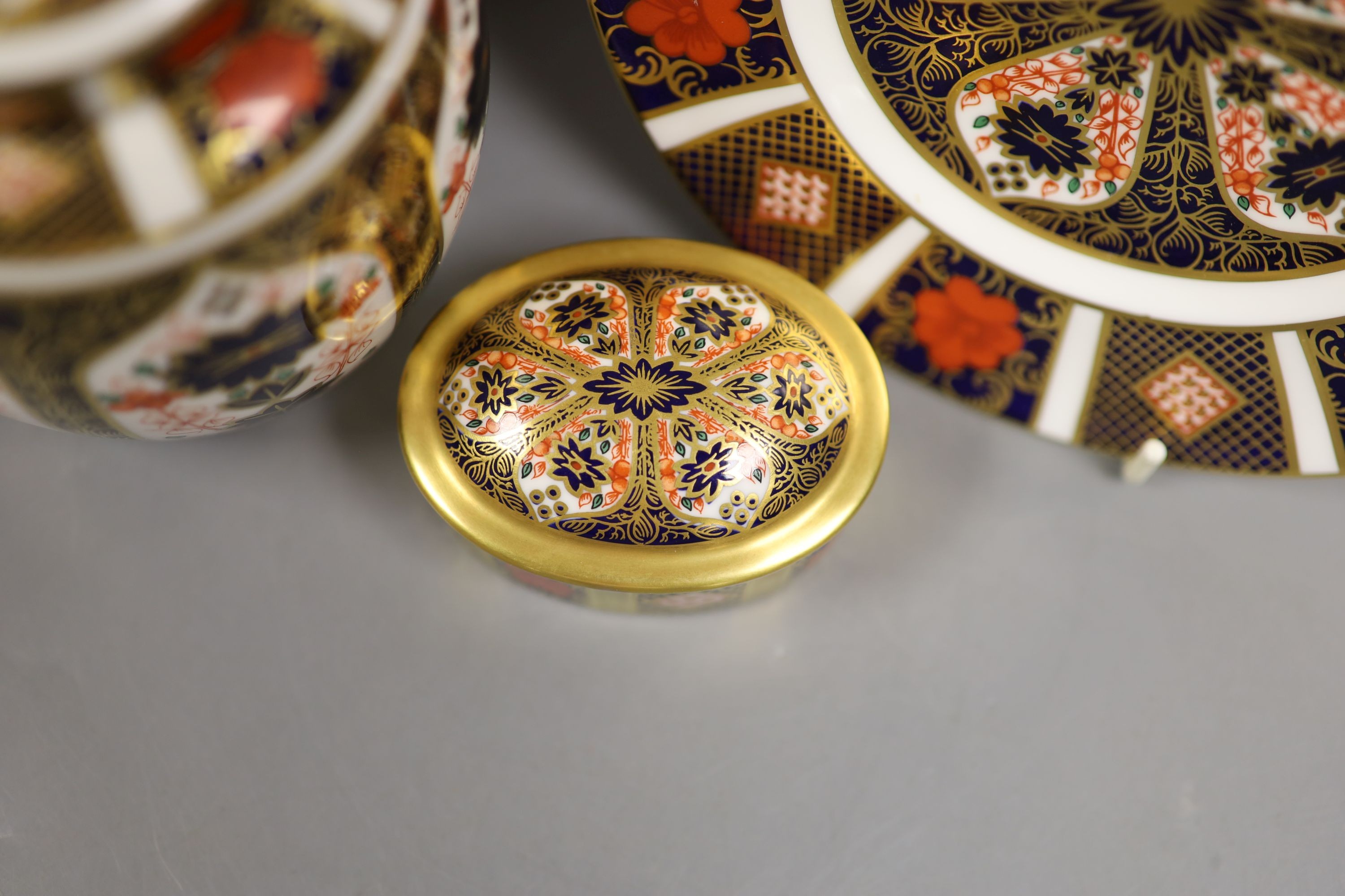 A Royal Crown Derby 'Old Imari' pattern ginger jar and cover, boxed, two similar small plates and a trinket box